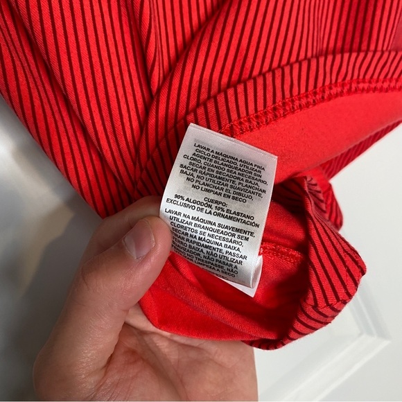 Mountain Hardwear Striped Sporty Outdoor Skirt Size Medium Red Eggplant Colorway - Picture 7 of 8